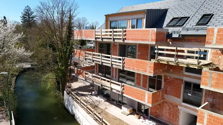 Großzügige 4-Raum-Wohnung mit zusätzlichem Büro und Dachterrasse in Wels
