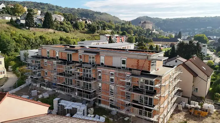 Wohlfühlen auf rund 70 m²: drei Zimmer mit Balkon und Tiefgarage