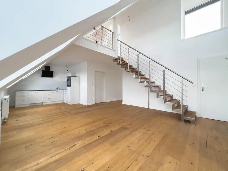 Traumhafte sonnige 3 Zimmer DG Wohnung mit 26 m² Terrasse + 7 m² Balkon in einer Stilzinsvilla in schönster Wohnlage Wiens 