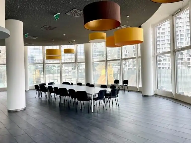 Gastrofläche im Andromeda Tower zu mieten - kleiner Gastgarten möglich