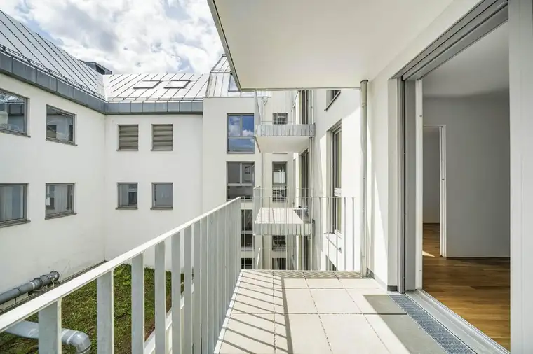 Charmante 2 Zimmerwohnung mit Balkon im 3. Stockwerk in ruhiger Innenhoflage – ZWEITBEZUG