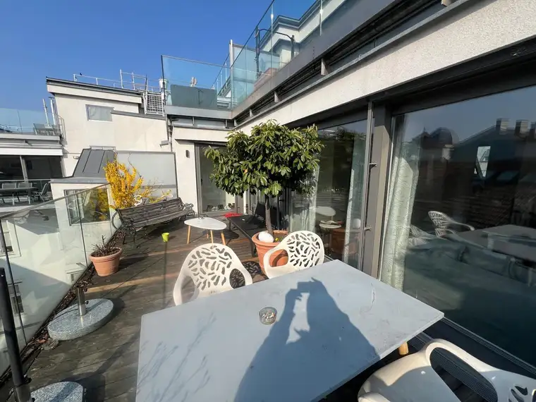 Dachgeschoss-Investment in Bestlage – 4 Zimmer mit Außenflächen