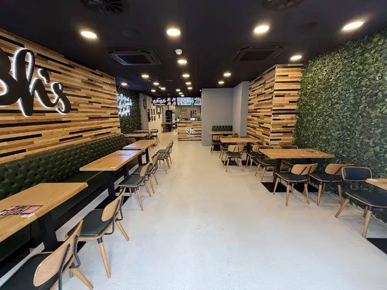 Ein Gastro-Hotspot wartet: - Top-Gewerbefläche bei U1 Reumannplatz zu mieten