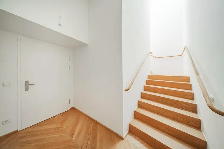 STOCK IM WEG - Dachgeschoss Eigentums-Apartment mit Terrasse und Wienblick 