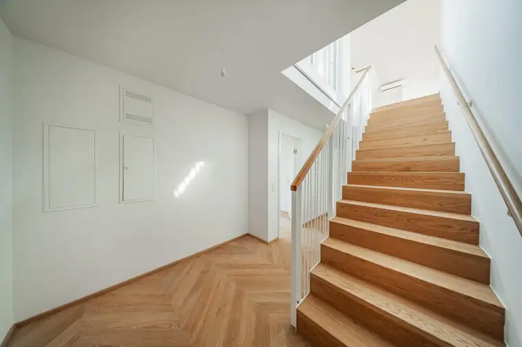 STOCK IM WEG - Maissonette Dachgeschosswohnung in Wohnidylle 