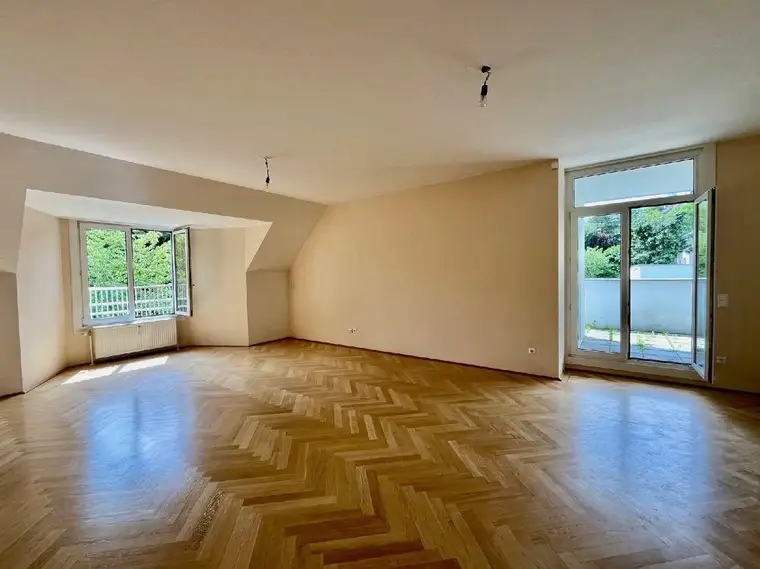 4 Zimmer Dachgeschoß mit Loggia und Grünblick 