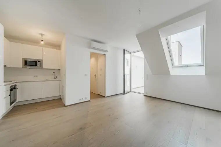 Moderne 2 Zimmer-Dachgeschosswohnung mit Balkon in zentraler Lage-ZWEITBEZUG
