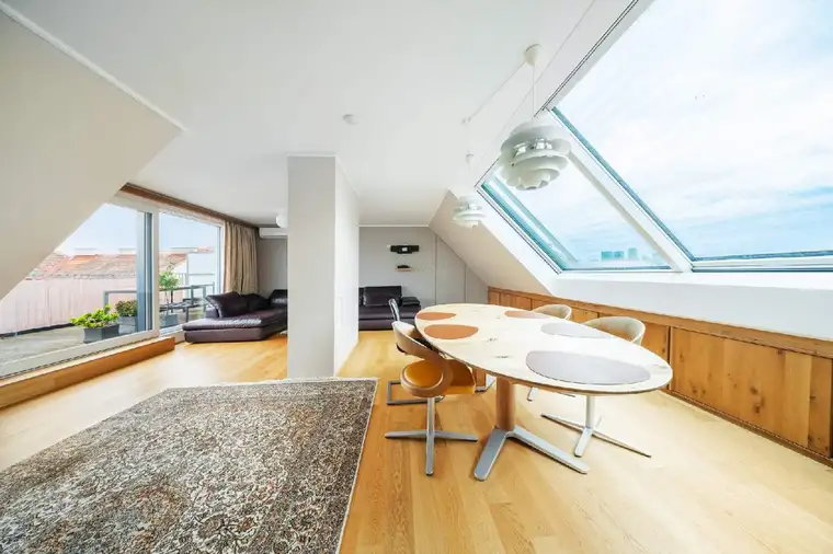 Moderne 138m²-Dachgeschoß-Maisonette aus 2016 mit 14m²-Terrasse direkt am Arenbergpark
