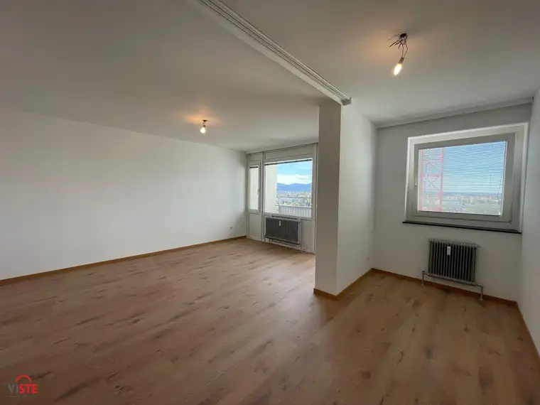 **Helle Stadtwohnung mit traumhaftem Weitblick – Ihr sonniger Rückzugsort im Herzen Salzburgs**