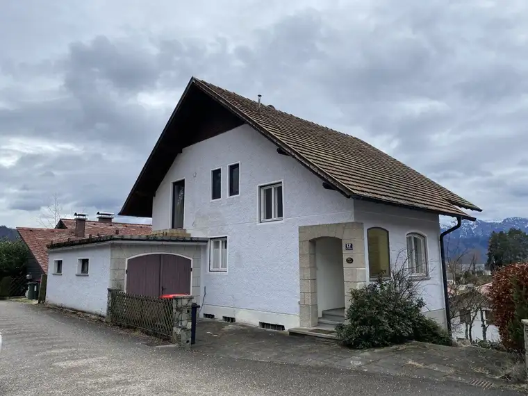 Charmantes Wohnhaus mit Seeblick und Bergpanorama in ruhiger Sackgassenlage am Attersee