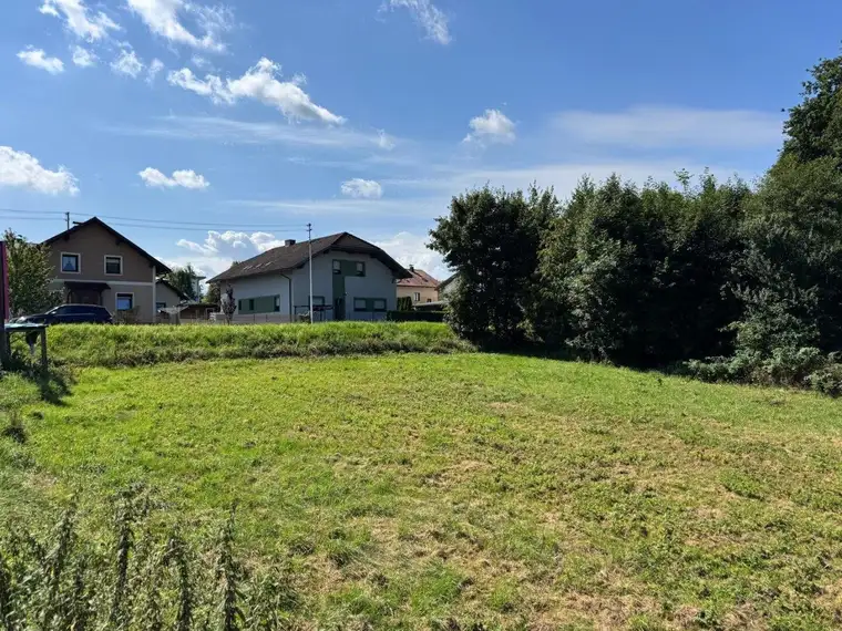 Schönes &amp; sonniges Baugrundstück in Andorf: 1371 m² für Ihr Eigenheim!