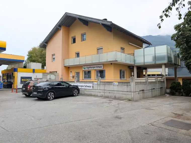 Großzügige &amp; Helle Geschäfts- und Praxisfläche mit 3 Stellplätzen in Schwaz