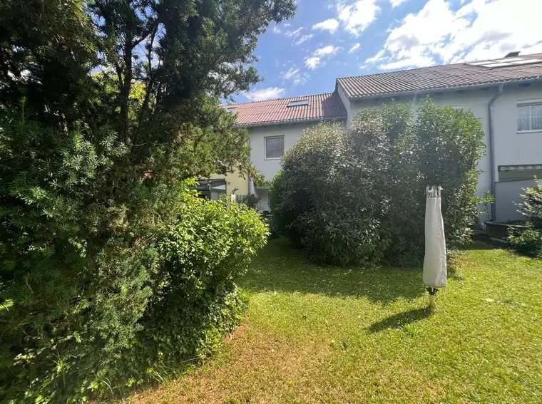 Gemütliches Reihenhaus mit schönem Garten und Garage 