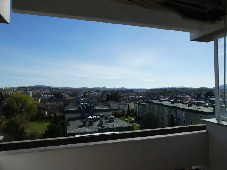 SKYLINE – Sanierungsbedürftig - Panoramafenster - Loggia – KFZ-Stellplatz
