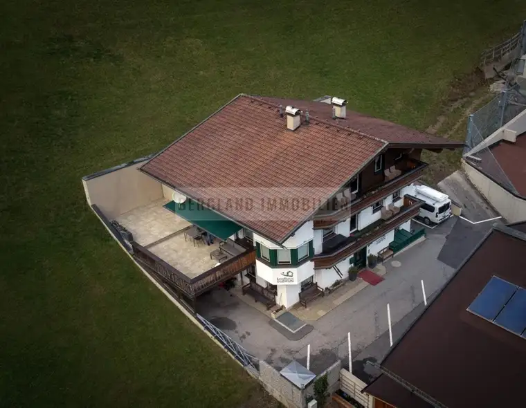 Apartmenthaus mit 7 Wohnungen im schneesicheren Tuxertal zu verkaufen.