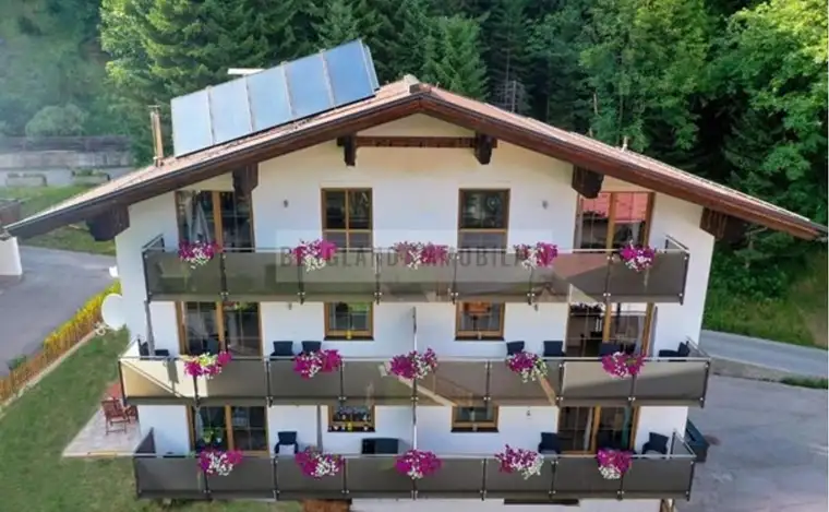 Lechtal meets Ski Arlberg: Apartmenthaus mit 4 hochwertigen Apartments und Privatwohnung in Bach