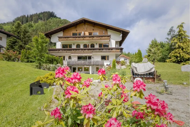 Appartementhaus mit sechs Ferienwohnungen in der Tiroler Zugspitz Arena
