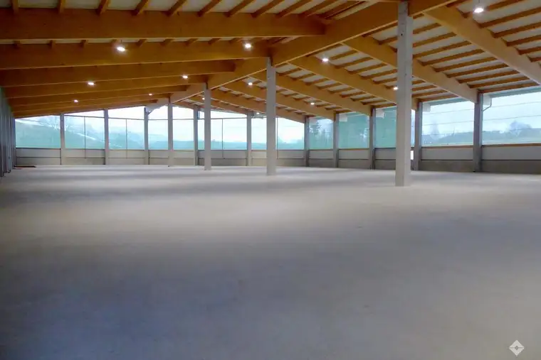 Vielseitige Lagerhalle nahe B1