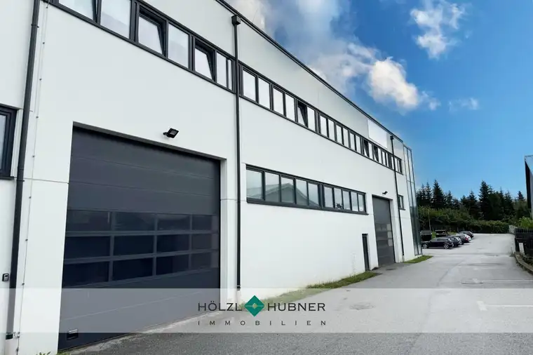 Hochregallager mit moderner Bürofläche