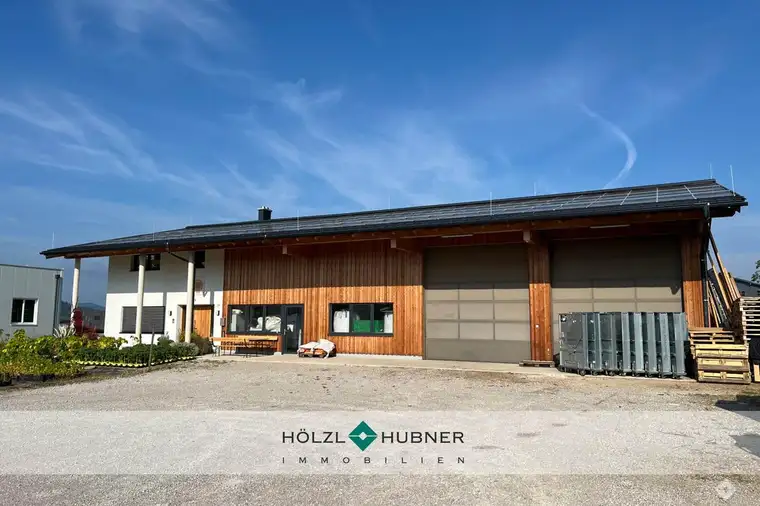 Modernes Betriebsobjekt mit Hallen-, Büro-, und Wohnflächen