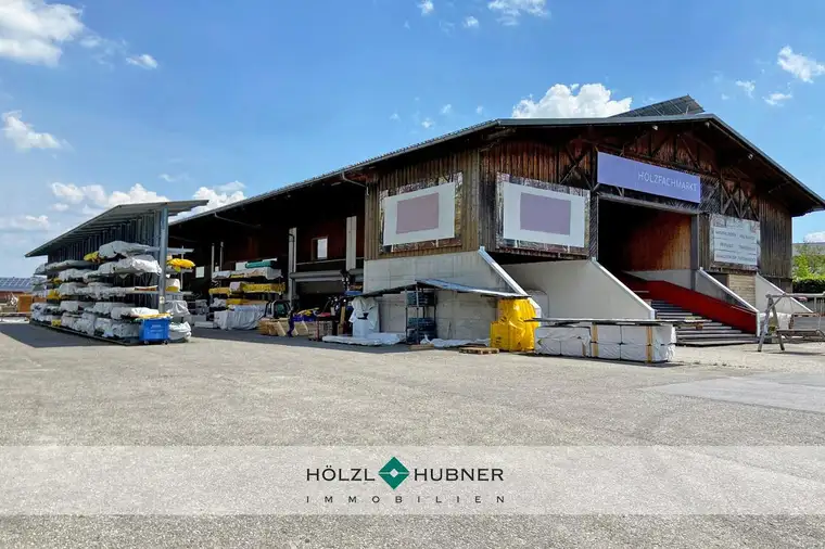Vielseitige Hallenfläche mit großem Außenbereich