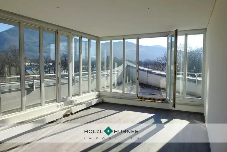 Traumhaftes Penthouse-Büro mit Terrassen