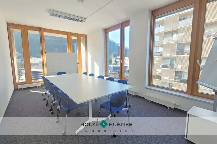 Büro in modernem Gebäude mit ÖGNI-Silberzertifikat