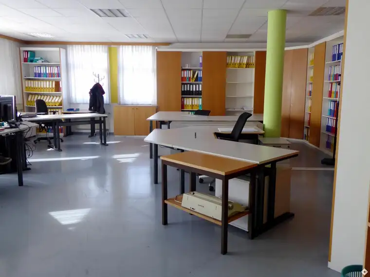 Betriebsliegenschaft in der Nähe von Ried
