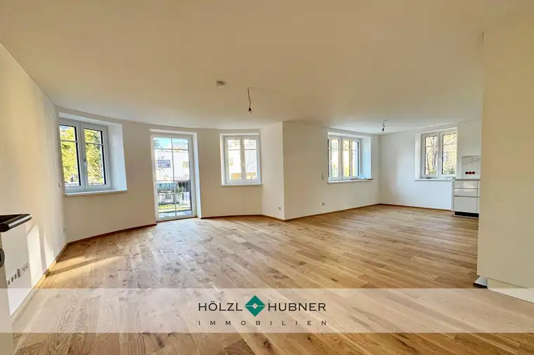 ERSTBEZUG: Traumhafte Wohnung mit Küche, Sauna und Garten