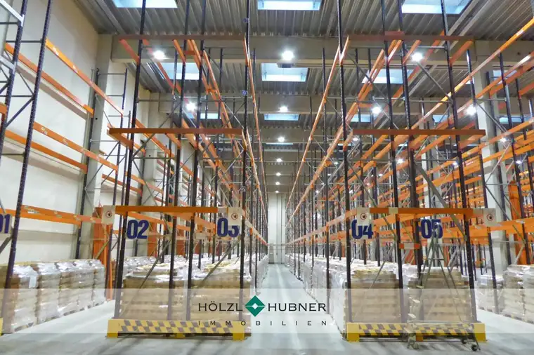 Stand Alone: Großzügiges Lager 4.000 m² mit 2.000 m² Büro