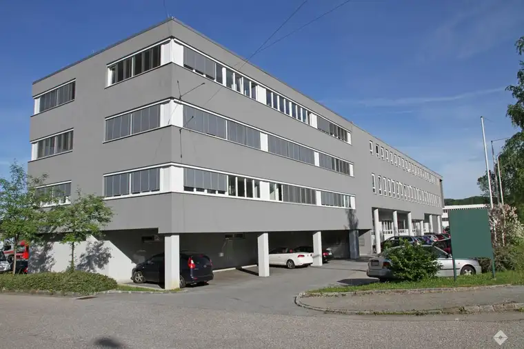 Moderne und großzügige Bürofläche