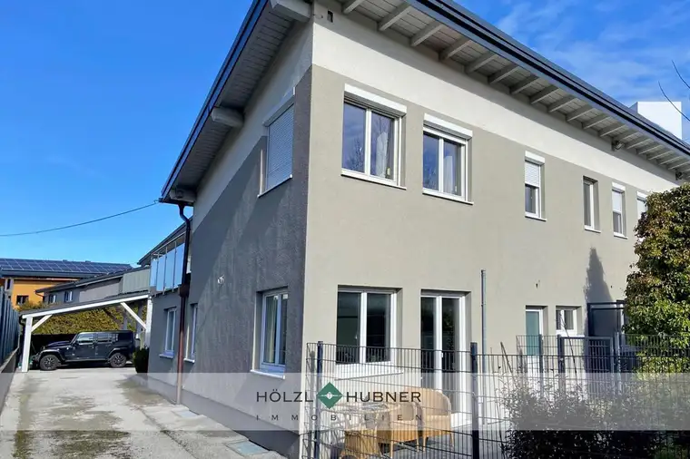 Betriebsliegenschaft mit Büro, Halle und Wohnung