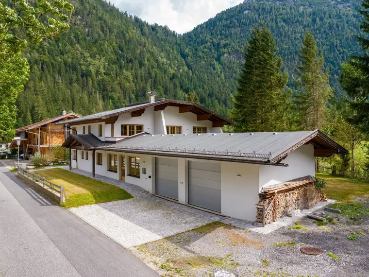 Haus mit zwei Wohnungen &amp; Büro in Leutasch – Wohnen und Arbeiten in traumhafter Alpenlage