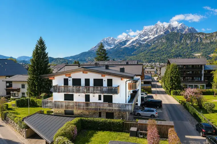Maria Schmidt, Maria Schmidt Immobilien