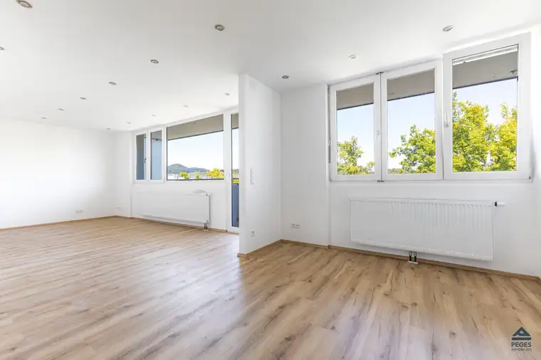 Nähe Messezentrum: TOP-Renovierte 3-Zimmer-Wohnung mit Balkon und Garage