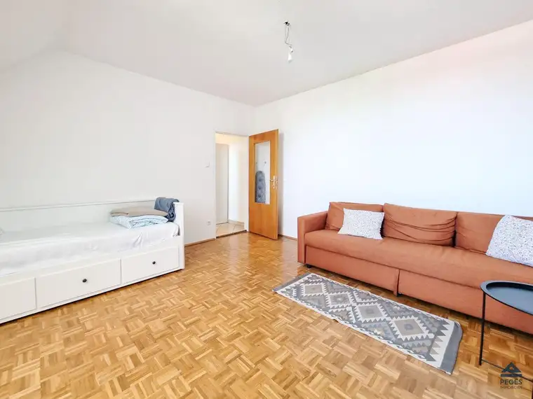 Dachgeschoß-Großgarconniere in Taxham