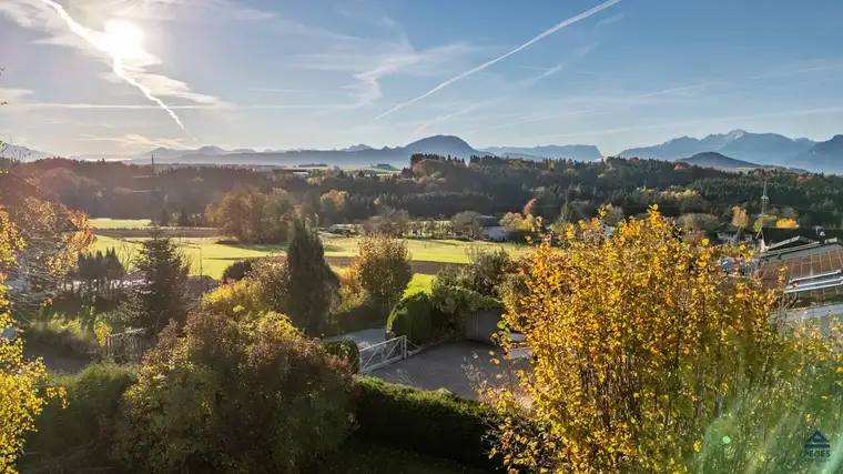Land-Idylle mit Panoramablick: Wohnhaus in Anthering