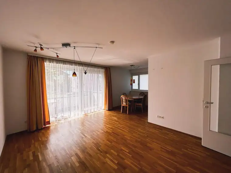 Stilvolles Wohnen am See: 3-Zi.-Etagenwohnung in Lochen