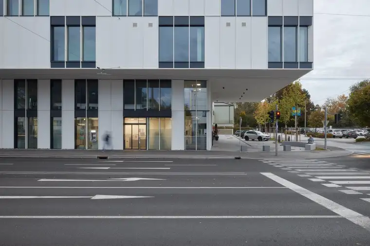 kleines Geschäftslokal in gut sichtbarer Lage
