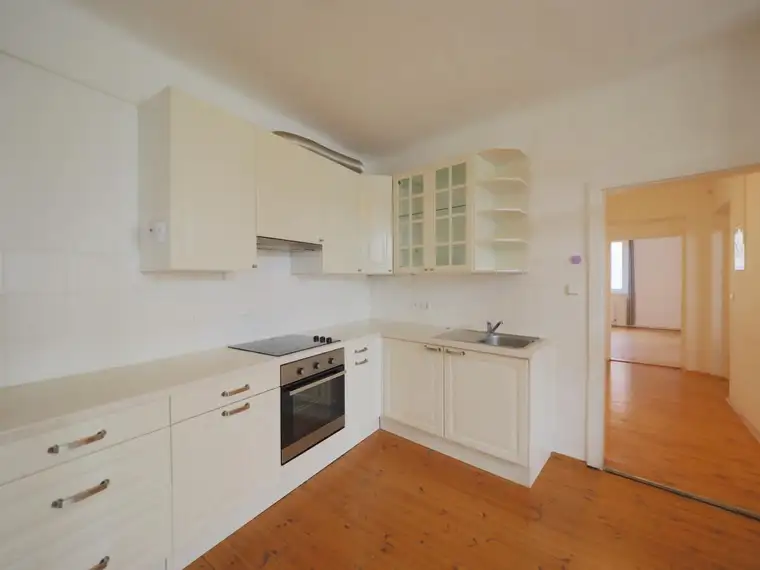 Helle 3-Zimmer-Wohnung mit großzügiger Küche im Herzen von Brunn am Gebirge!