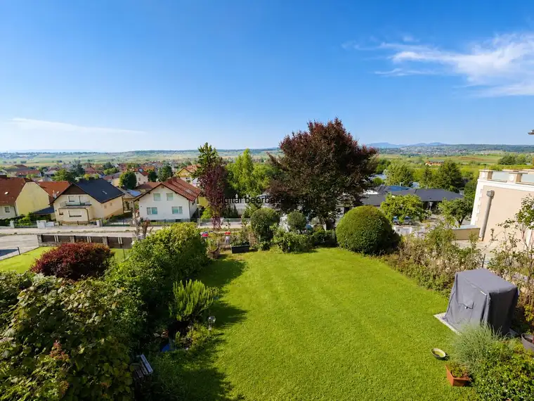 Ein Haus, zwei Möglichkeiten: Großzügiges Wohnen mit 809 m² Grundstück in Bad Vöslau!