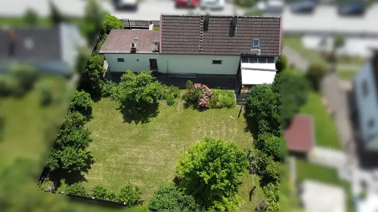 charmantes Einfamilienhaus mit großen Garten