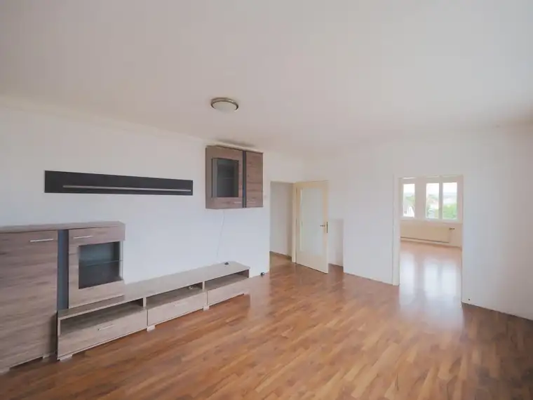 Gemütliche &amp; gepflegte 2-Zimmer-Wohnung mit Stellplatz in in Wiener Neustadt – Nähe Bahnhof!