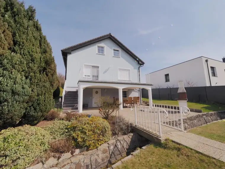 Idyllisches Familienparadies: großes Grundstück mit Bach, Pool &amp; traumhaften Sonnenuntergängen!