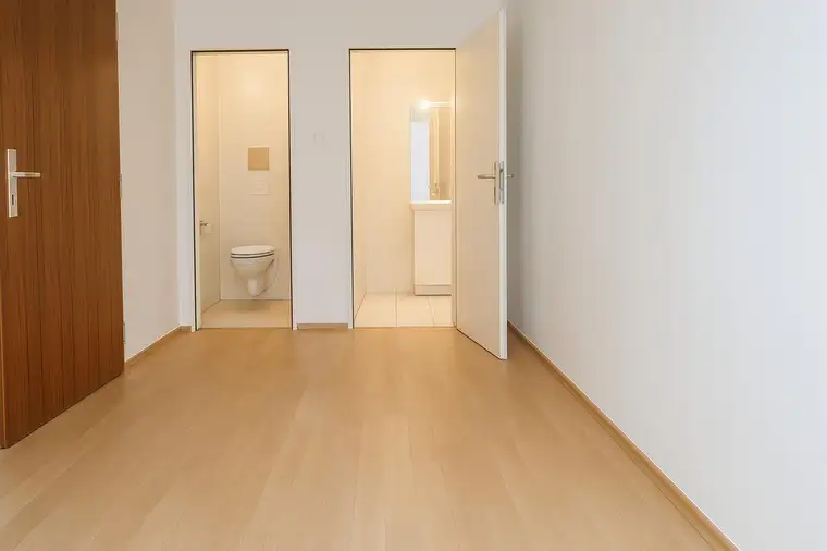 Ruhig wohnen, zentral leben – 2-Zimmer-Wohnung mit Loggia nahe der Mödlinger Fußgängerzone