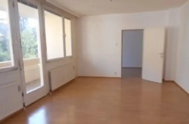 Ruhig wohnen, zentral leben – 2-Zimmer-Wohnung mit Loggia nahe der Mödlinger Fußgängerzone