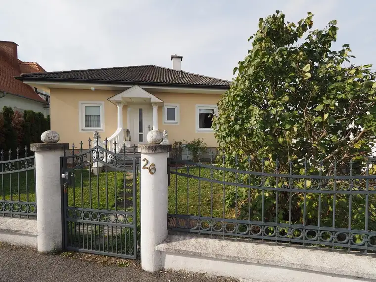 NEUER PREIS! - Bezauberndes Einfamilienhaus mit großem Garten und Biotop!