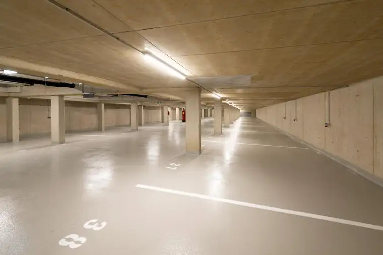 TIEFGARAGENPLATZ IN DER MÜNZGRABENSTRASSE - NÄHE AUTOBAHN - ZU VERMIETEN!