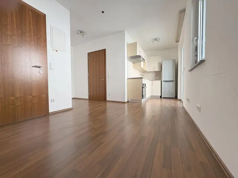 GEMÜTLICHE 1-ZIMMER-WOHNUNG MIT GROßEM BALKON