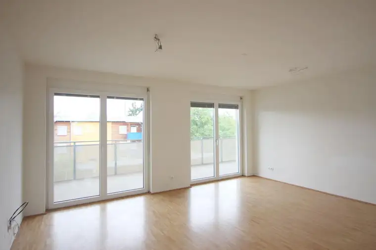 GROSSZÜGIGE 2-ZIMMER-WOHNUNG MIT GROSSEM BALKON UND PARKPLATZ IN LIEBENAU!